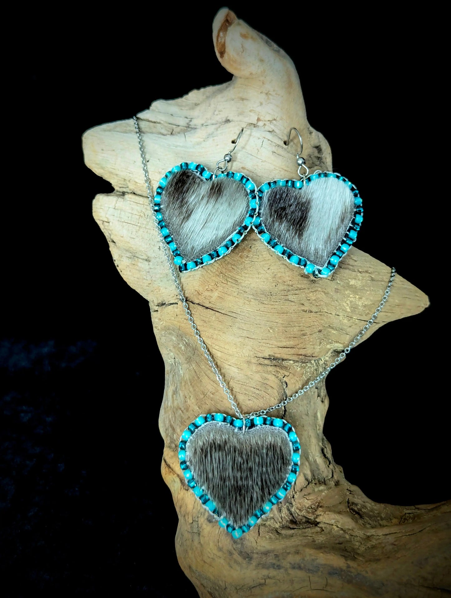 Recycled Sealskin Heart Jewelry Set - Curiosia Bazar