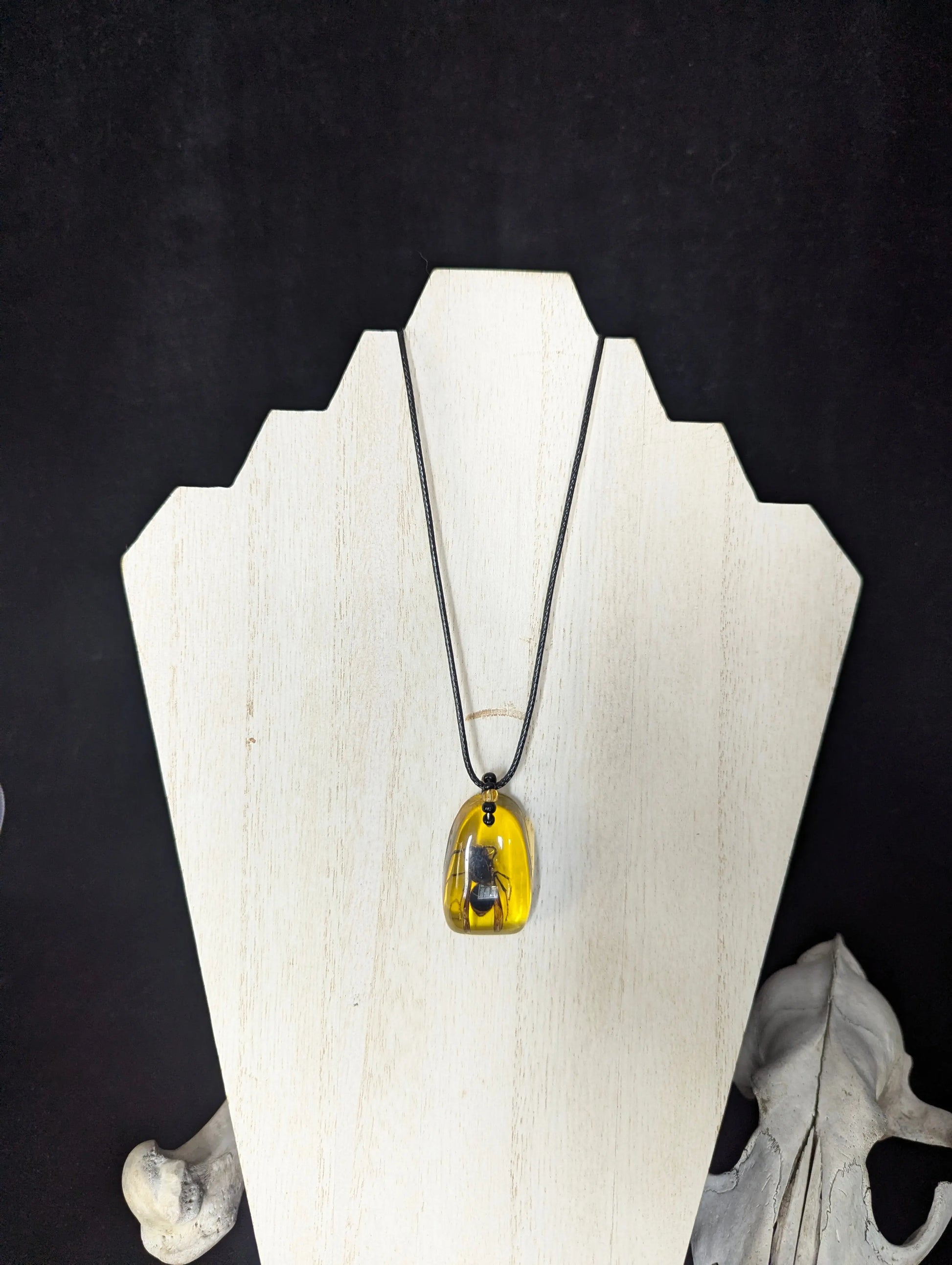 Imitation Amber Wasp Necklace - Curiosia Bazar