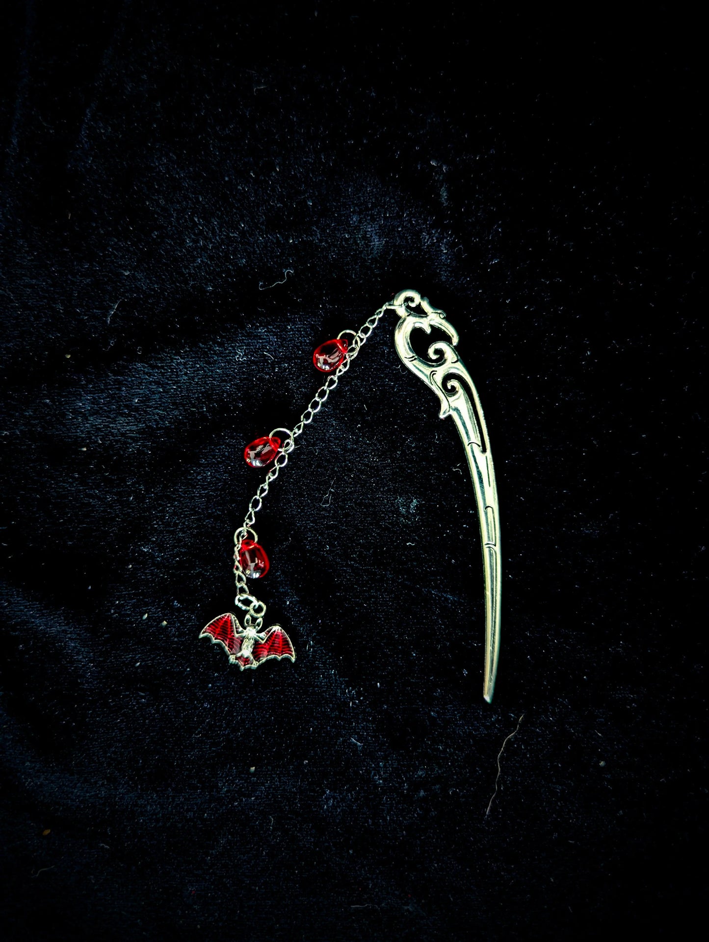 Bat pendant Bookmark - Curiosia Bazar