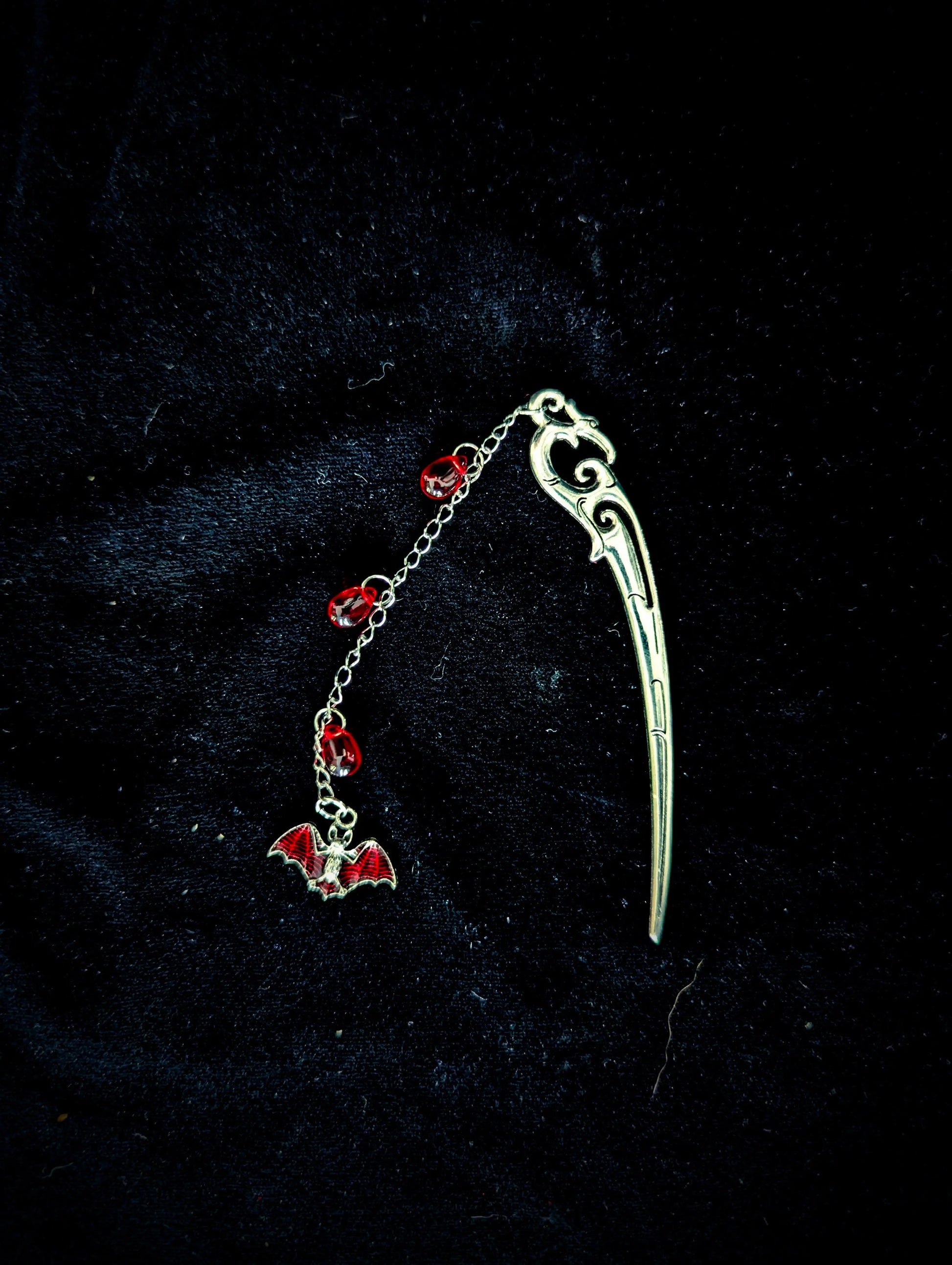 Bat pendant Bookmark - Curiosia Bazar