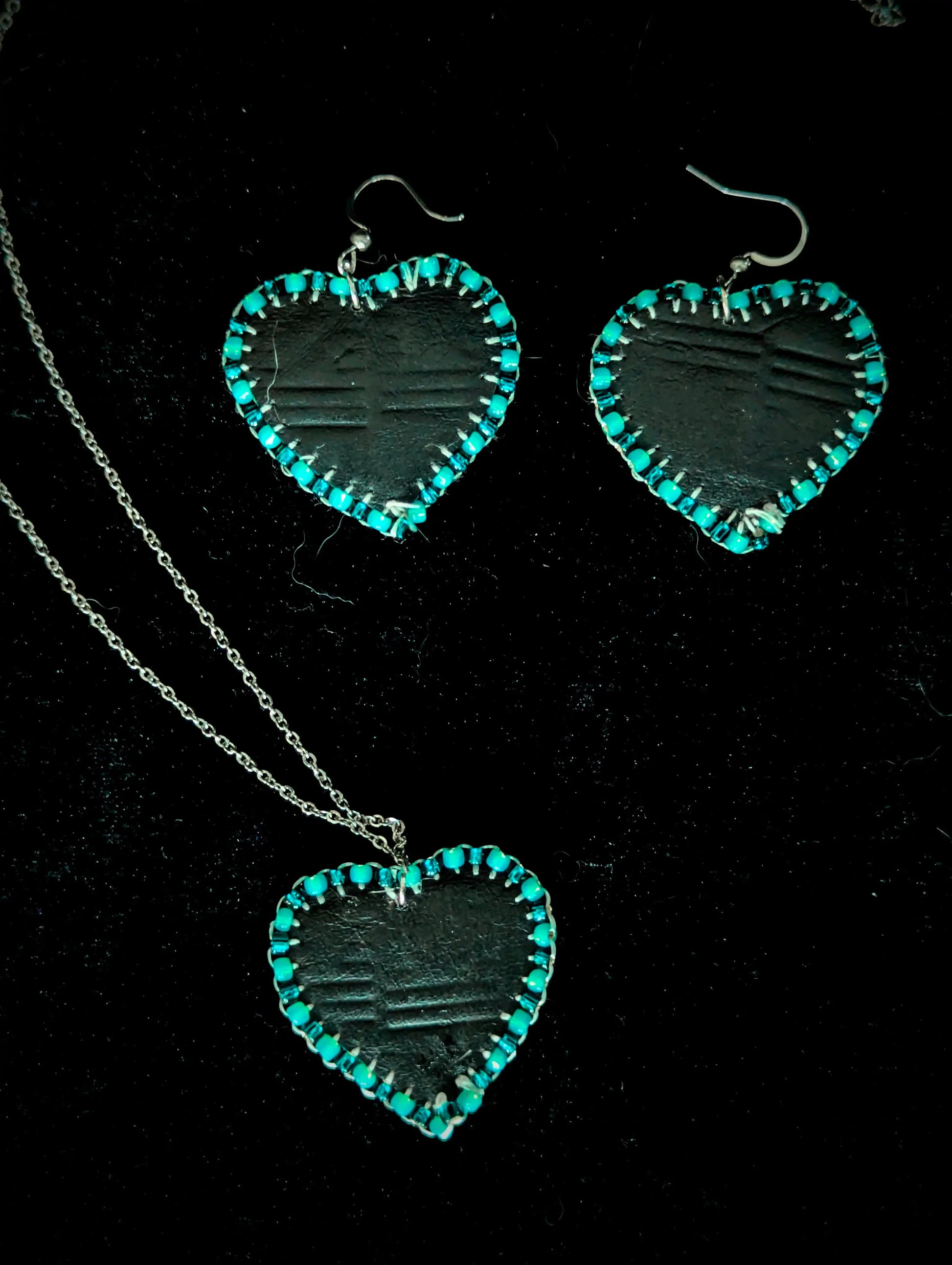 Recycled Sealskin Heart Jewelry Set - Curiosia Bazar