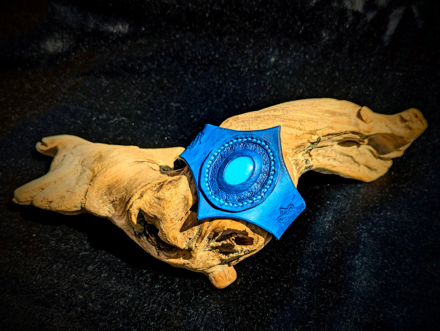 Un bracelet manchette Une larme dans l'océan