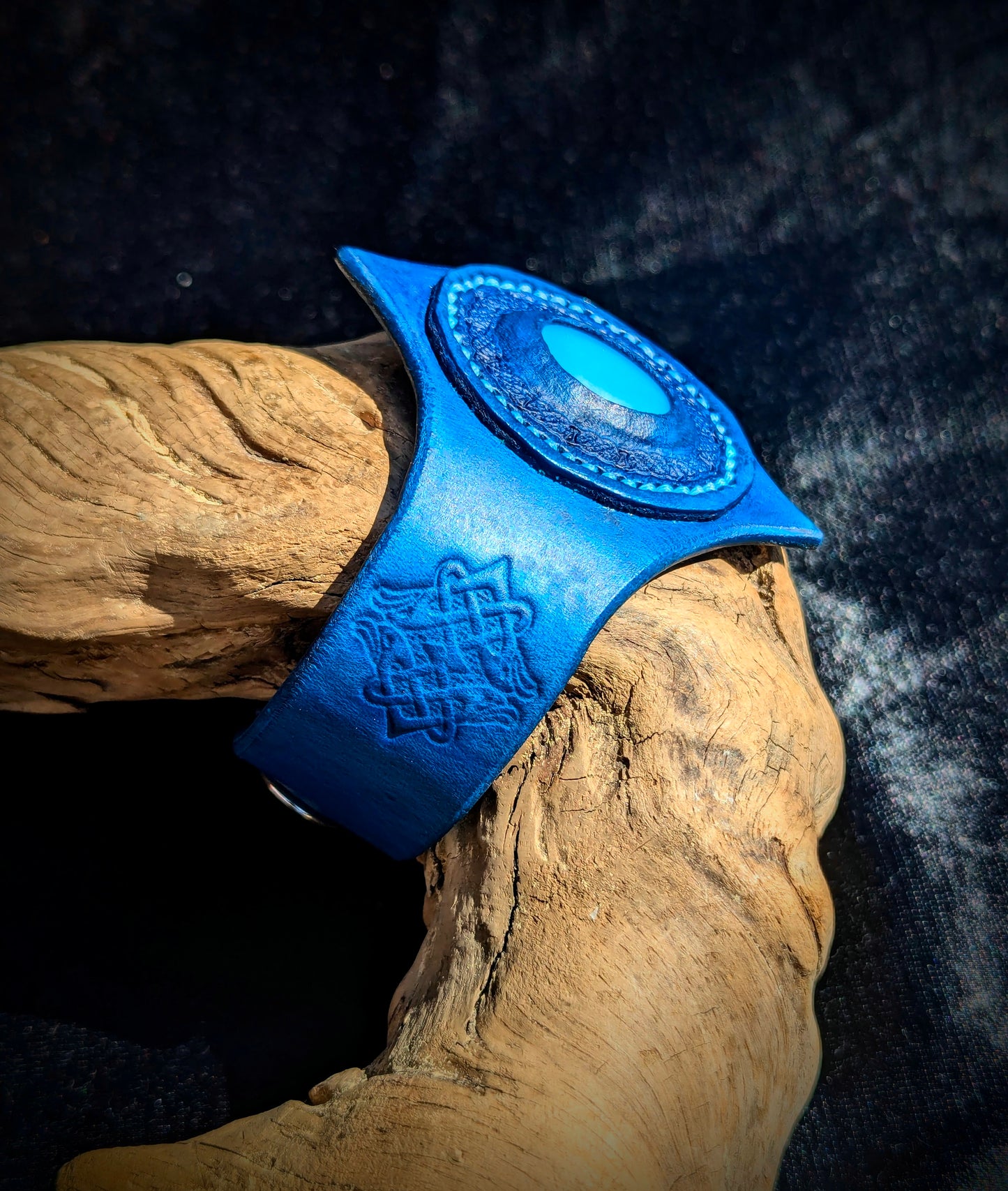 Un bracelet manchette Une larme dans l'océan